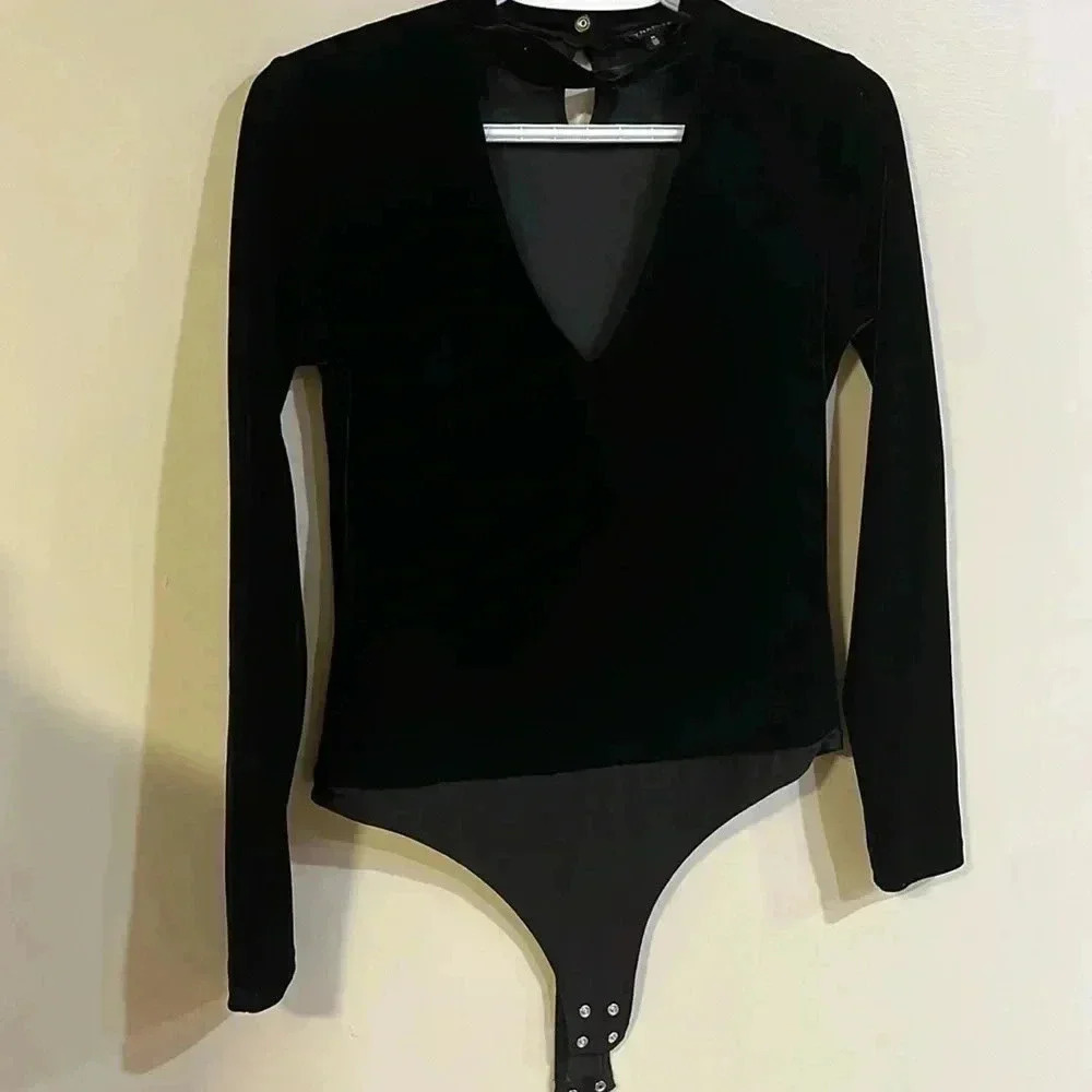 ❤️2/$50❤️[M] Dynamite Black  Velvet Deep V Neck Bodysuit